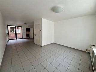 Gezellig appartement met 2 slaapkamers en terras, gelegen in het centrum van Maaseik. ALGEMEEN:-  Het appartement is gelegen op de eerste en tweede...