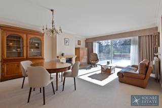 Square Estate presenteert u dit prachtige appartement van 92 m² in het hart van Wemmel, vlakbij winkels, openbaar vervoer en alle voorzieningen.Het...