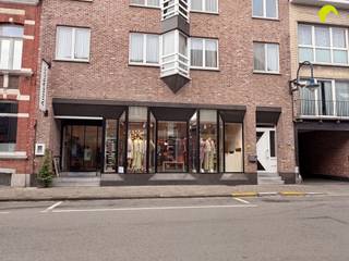 Prachtige handelsruimte in de winkelstraat van Kontich! Recht in het centrum in het midden van de winkelstraat van Kontich vinden we dit ruim...