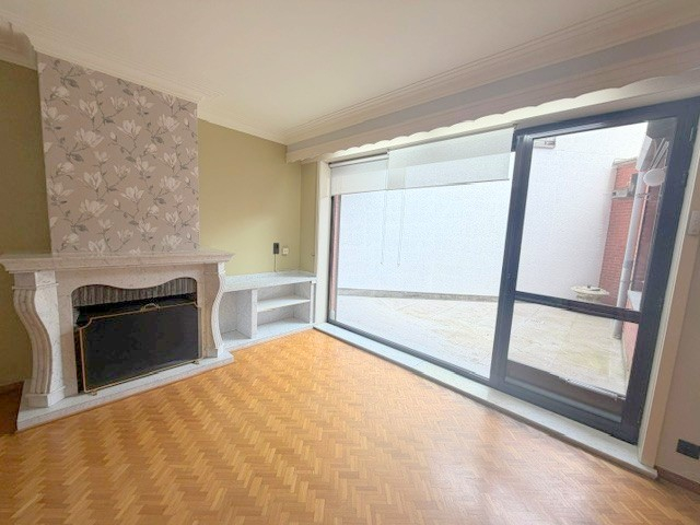 RUIM APPARTEMENT MET 3 SLAAPKAMERS BUREEL EN MOG GARAGE - foto 5