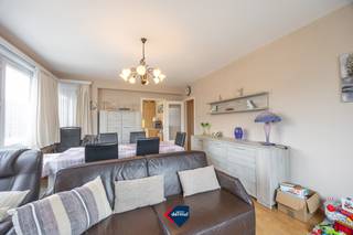 This well-maintained and cozy one-bedroom apartment is located on the third floor in Mariakerke, in an excellent location just by the sea and the beach. The beach is literally around the corner and easily accessible on foot. The apartment features a delightful terrace, perfect for enjoying the outdoors. Additionally, there is a cellar and a bicycle storage area available. The center of Ostend is just a short bike ride away, and thanks to the proximity of public transport, other destinations are also easily reachable. A pleasant apartment in a prime location by the sea. Come and see it!