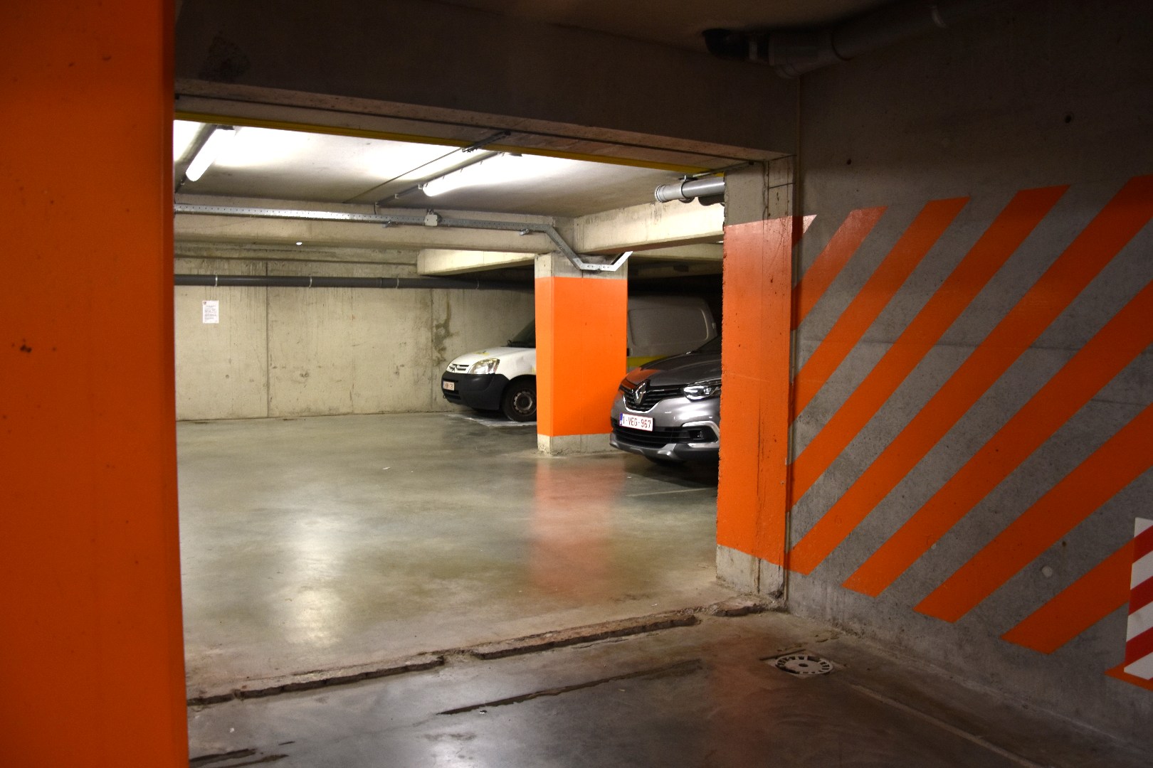 Place de parking à louer. - photo 2