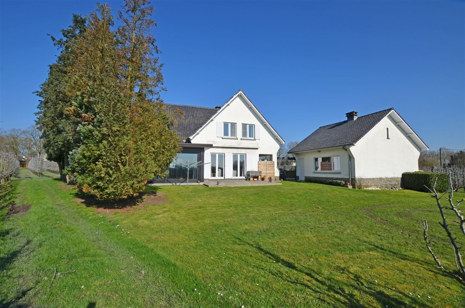 Villa + voorgelegen bouwgrond in residentiële straat  - foto 3