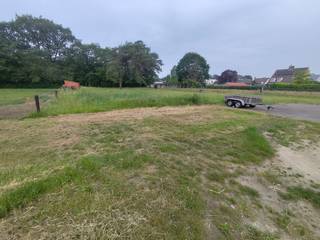 Grond van 2035 m² voor open bebouwing.<br /><br />Prachtig gelegen in rustig,groen,landelijk gebied op slechts 2 km van het centrum vorselaar.<br /><br />Wandelafstand van natuurgebied lovenhoek <br /><br />Direct gelegen aan wandelweg die loopt door de bossen van vroegeinde.<br /><br />Maximale bouwoppervlakte: zie indicatief plan gemiddeld +-9m op 24m.<br /><br />Exacte vorm/afmeting bepaald door RUP, zie inducatief plan in bijlage.<br /><br />Mogelijkheid tot afwijking op vorm en inplanting bespreekbaar met gemeente.<br /><br />Zonder bouwverplichting <br /><br /><br />Bouwgrond 390C 1119 m²<br /><br />Bosgebied 390D 916m²<br /><br /><br />