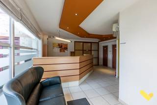 Centraal gelegen instapklaar handelspand/kantoor/praktijk.Dit handelspand is centraal gelegen in de Gasthuisstraat in Geel.Er is een ruime...