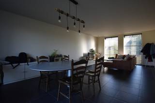 Deze knappe woning is gelegen in een doodlopende straat vlakbij de uitgestrekte bossen en op slechts 5 minuten van de E40 in Aalter.Achteraan de...
