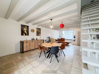 GERENOVEERDE GESLOTEN BEBOUWING met GARAGEBOX en ZUIDGERICHT TERRAS, gelegen net buiten de ring rond Waregem, op WANDELAFSTAND van het...