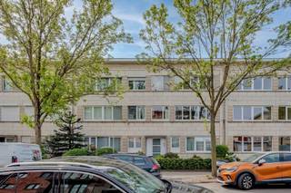 <p><span>In the Laarbekestraat, a quiet street in a residential area in Merksem, we find this apartment to refresh for sale. The center of Merksem, as well as numerous stores, public transport, schools and approach roads can be found in the vicinity. The excellent location is confirmed by a Mobiscore of 9.1/10. The apartment has a living area of 84m² and is located on the 2nd floor with 2 bedrooms.</span></p><p><span> </span></p><p><span>2nd Floor</span></p><p><span>-Entrance hall with checkroom</span></p><p><span>- Separate guest WC</span></p><p><span>-Bright living space</span></p><p><span>-Kitchen</span></p><p><span>-Bedroom 1</span></p><p><span>-Bedroom 2</span></p><p><span>-Bathroom</span></p><p><span> </span></p><p><span>Advantages</span></p><p><span>-excellent location with Mobiscore 9.1/10</span></p><p><span>-2 spacious bedrooms</span></p><p><span>-lots of light and beautiful open views</span></p><p><span>-stores, schools and public transport within walking distance</span></p><p><span>-train station at only 800 meters</span></p><p><span> </span></p><p><span>Are you interested in this apartment for sale in Merksem, are you looking for other real estate, an investment or do you want to know the value of your property? Then BOLT Immo is the right place for you! We will gladly help you.</span></p>