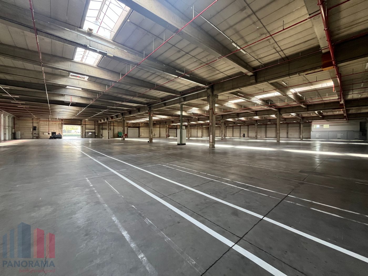 Entrepôt de 6 543 m² avec quai de chargement à louer le long de l'E17 - photo 2