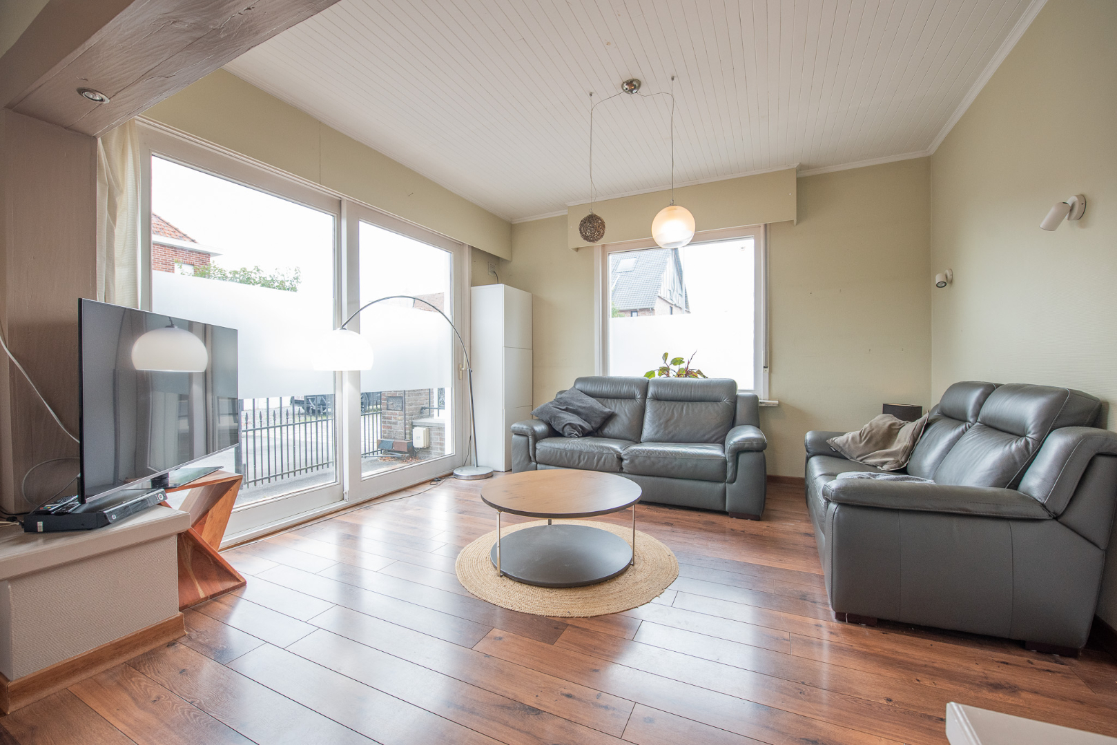 Halfopen bebouwing met 2 slaapkamers op groot perceel van 1305 m² - foto 5