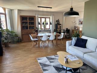 Appartement gelegen op uitstekende ligging aan de Coupure Rechts. Vlotte verbinding met het openbaar vervoer, wagen, fiets, ... (mobiscore...