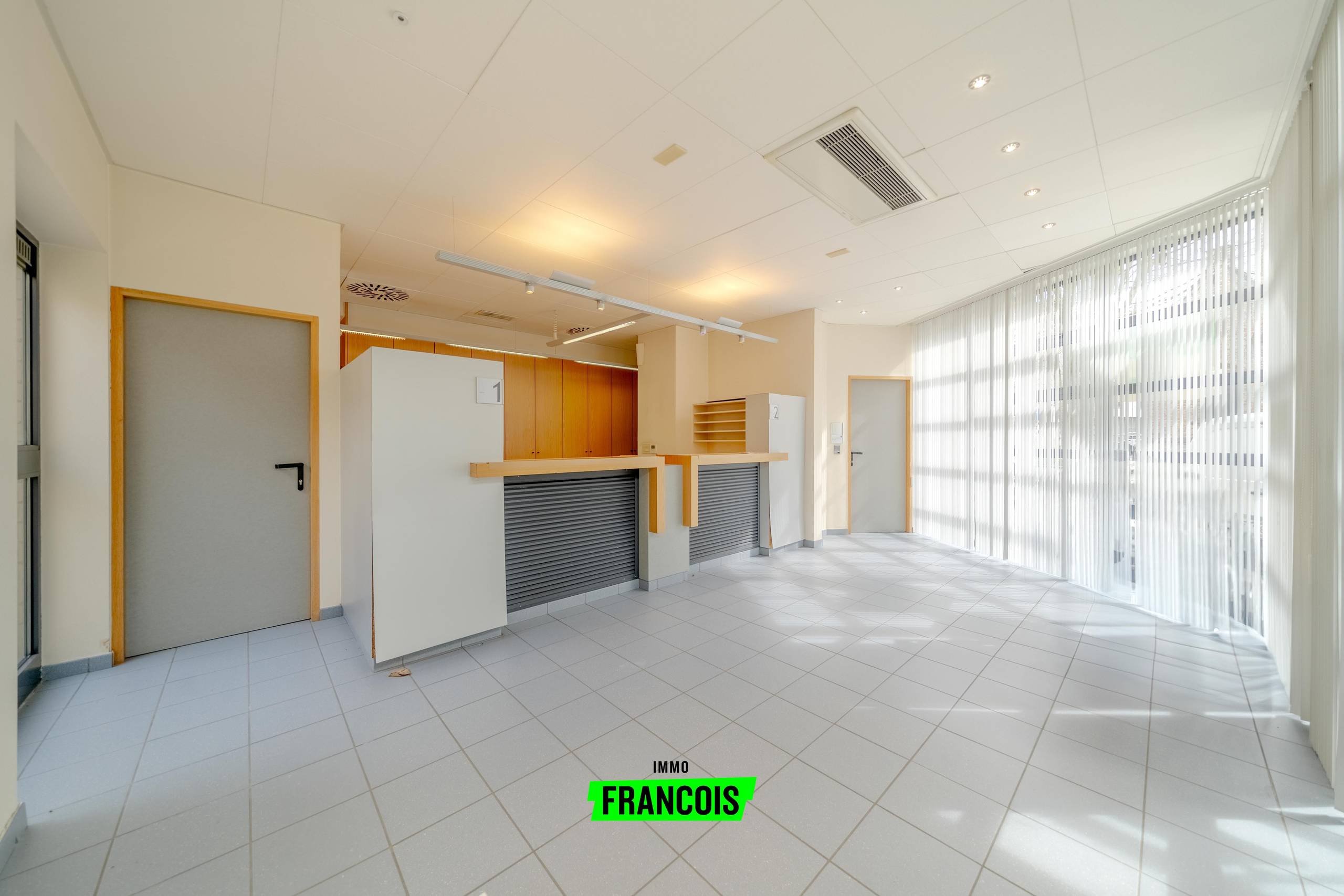 Kantoor met veel mogelijkheden te koop in Staden! - foto 4