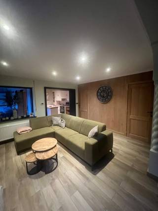 Welkom in deze instapklare halfopen woning uit 1955 in het centrum van Minderhoutdorp, gelegen op een goede locatie nabij scholen. Op...