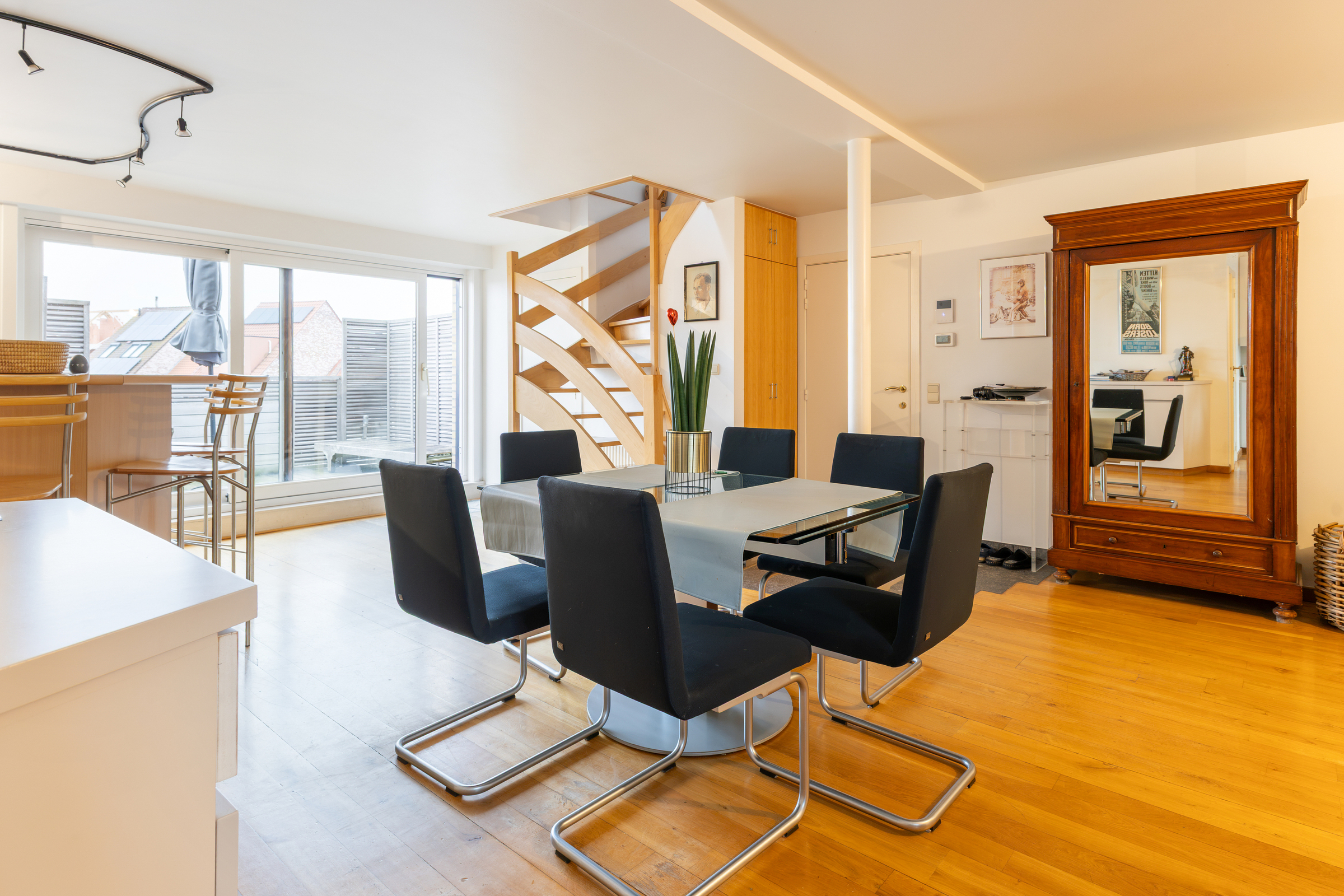 Ruim duplex appartement te koop met zonnig terras in Heist! - foto 4