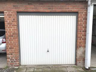 Droge garage te huur - +/- 16 m²HP : 100 euro per maand (Particulier) + maandelijkse onroerende voorheffing : +/- 80 per jaar : 12 =  7 euro per...