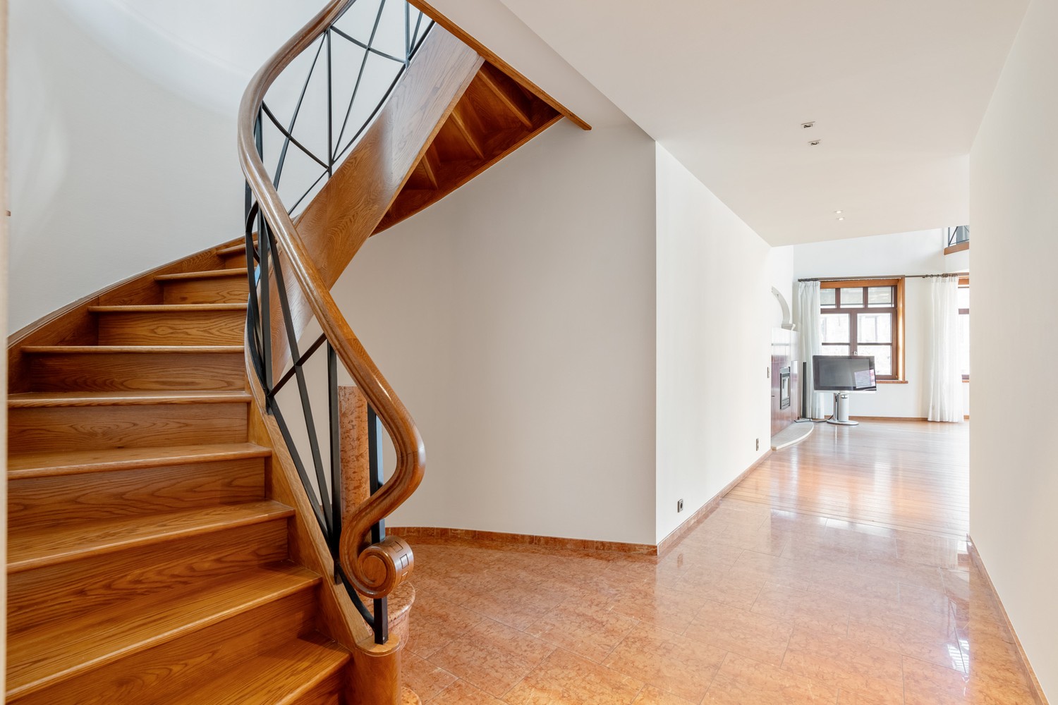 Uniek dakappartement met zicht op de Grote Markt – 299 m² wooncomfort in hartje Tienen - foto 2