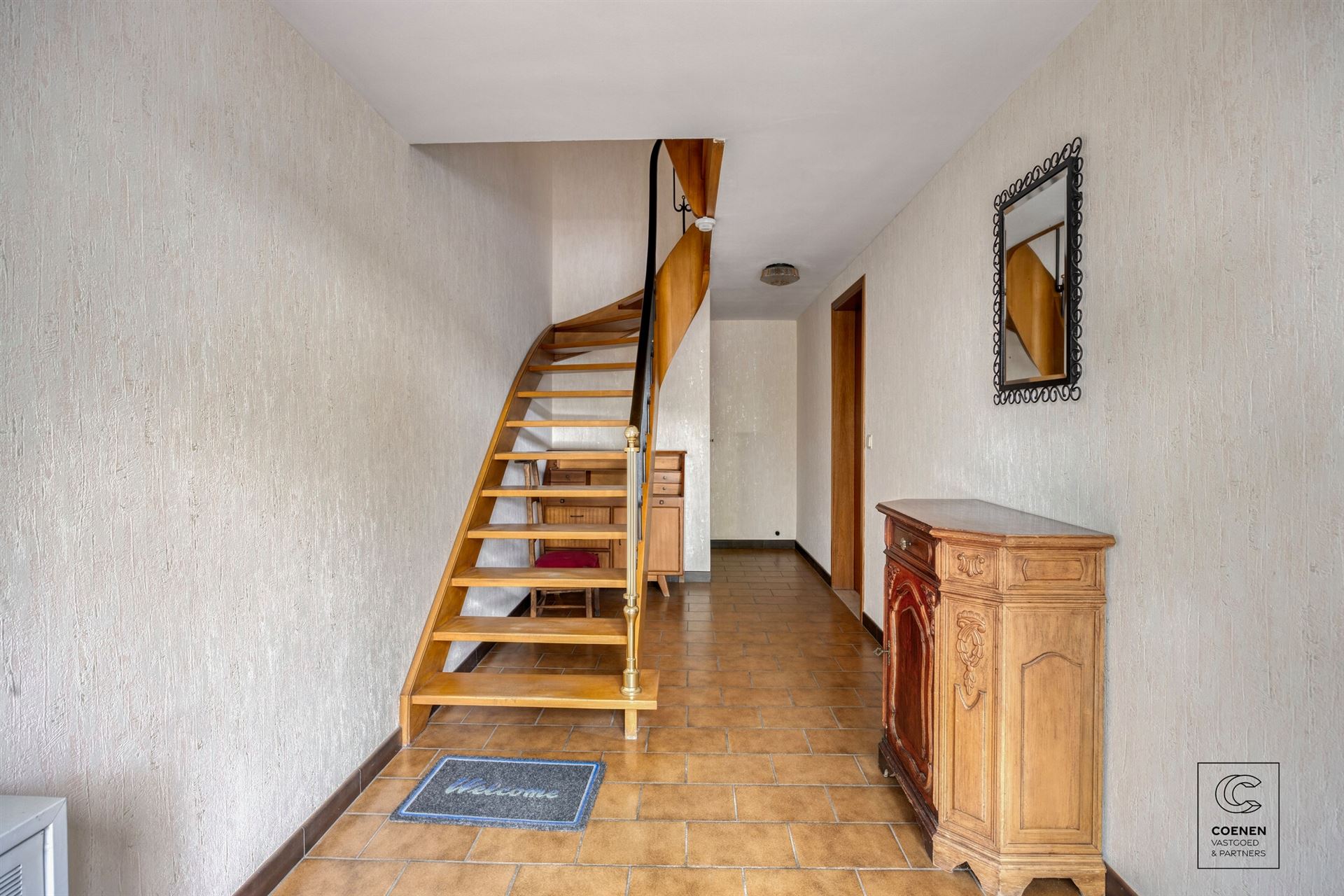 HOB bel-étage van 193m² met drie slpk's en ruime tuin! - foto 2