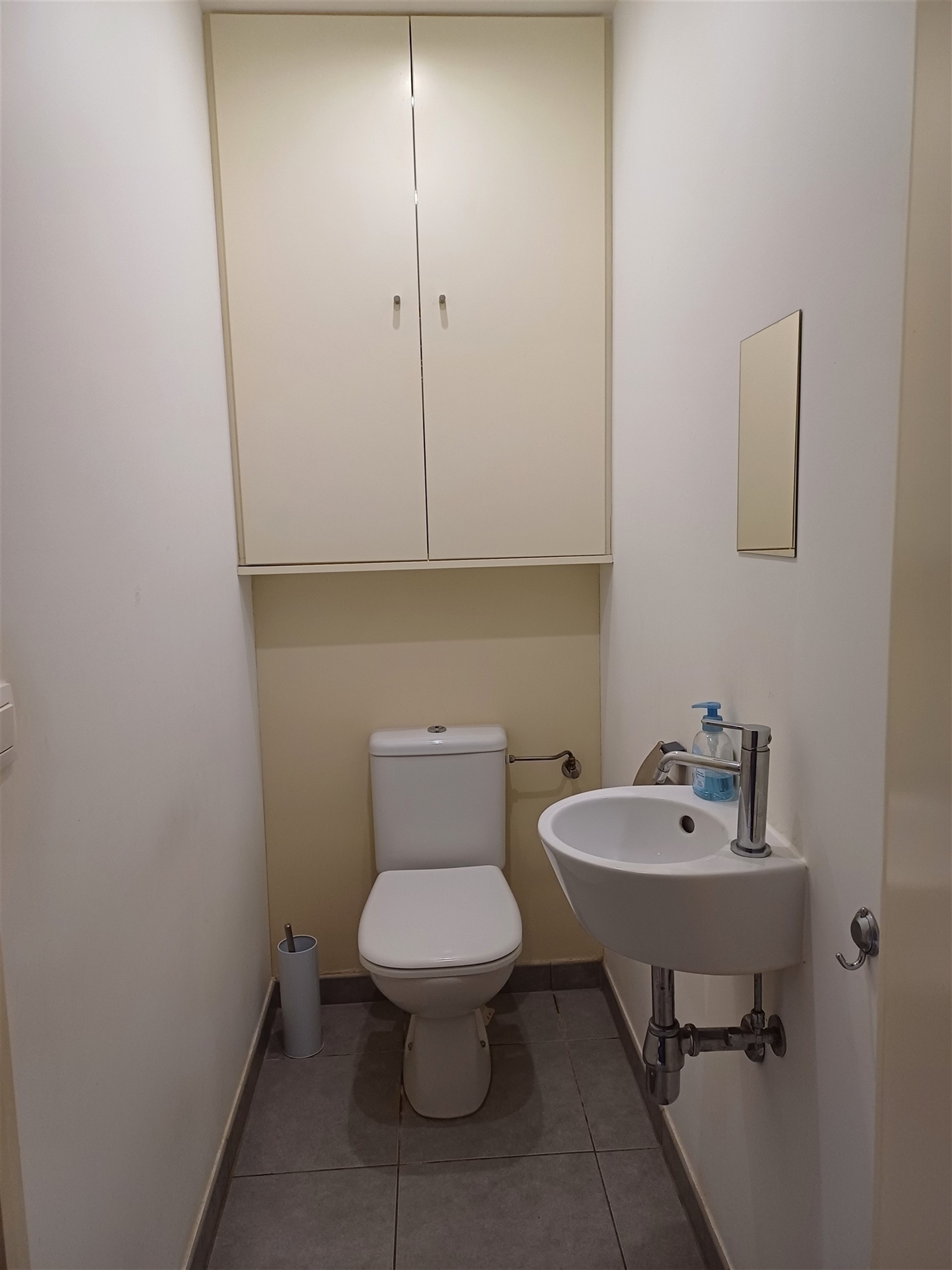 Ruime gemeubileerde studio met parkeerplaats en kelder - foto 4