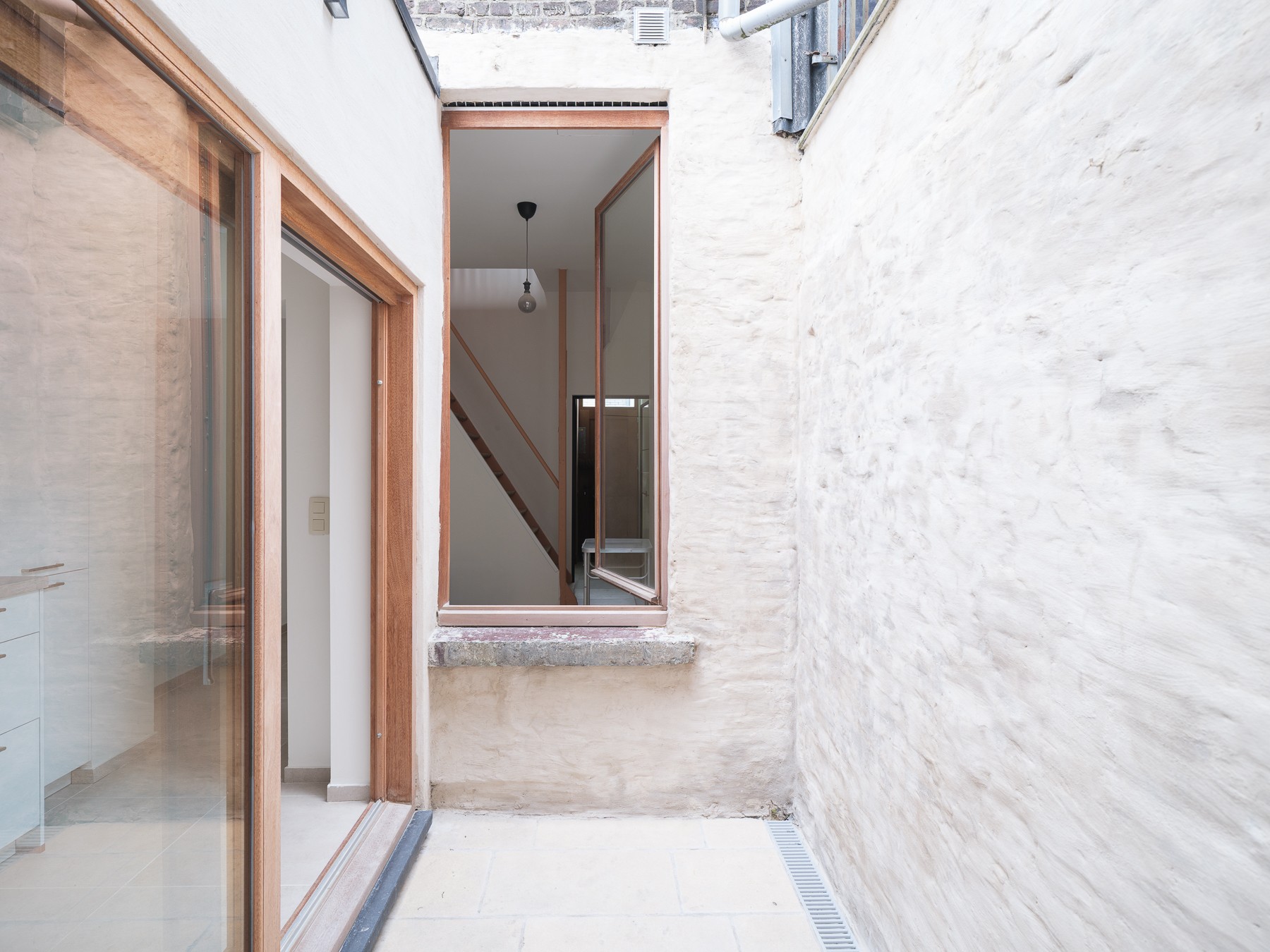 Charmante, volledig gerenoveerde woning met 2 slaapkamers op toplocatie nabij Gent! - photo 3