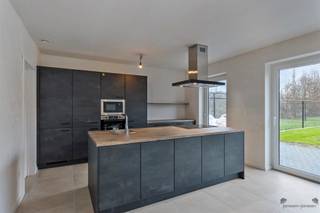 Deze prachtige energiebesparende nieuwbouw is de idéale gezinswoning gelegen in een residentiële woonwijk nabij het centrum van Leopoldsburg en...