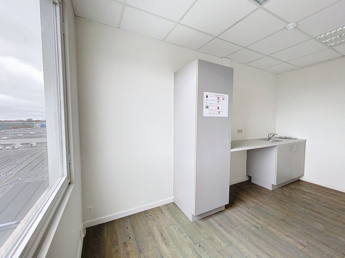 Kantoren (180 - 398 m²) vlakbij E40 te Drongen - foto 2