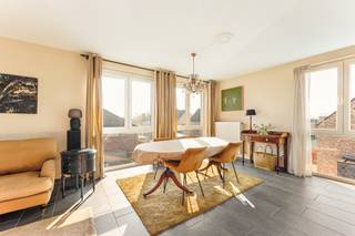 Duplex appartement verdeeld over verdieping 2 en 3 met een bewoonbare oppervlakte +/- 183 m² met 5 slaapkamers, 2 badkamers, overdekt...