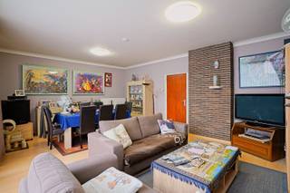 Dit ruime en lichtrijke appartement met twee slaapkamers is gelegen in een rustig en kleinschalig gebouw in Melsele. De leefruimte geniet van...