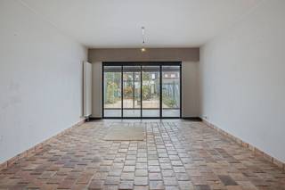 Layout:- entrance hall- living/dining room (32m²)- equipped kitchen (8.30m²)- separate toilet- bathroom with walk-in shower, sink and washing machine and dryer connections (6.7 m²)- bedroom 1 (11m²)- bedroom 2 (7m²)- separate storage room (4.4 m²)- porch (12.35m²)- storage adjacent to the porch (1.5 m²)- garden- garage box with electric gate (also accessible from the garden) Mandatory garage box with manual gateDetails: - small-scale, well-maintained building - low common costs - individual gas and electricity meters-??? compliant electricity and asbestos safe- shutters- servitude road to the garage boxesAre you interested in this apartment for sale near the center of Aartselaar? Do not hesitate to contact us at janice.racaj@dewaele.com or 03 206 76 73.Do you also want to sell or rent your property? We are happy to help you out.Always at your service to help you with all your questions about real estate!Register of measures: no