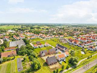 Ontdek drie exclusieve bouwgronden voor open bebouwing in de Henriette Chaumatstraat in Astene, een charmante deelgemeente van Deinze. De percelen (lot 32, 33 en 34) hebben oppervlaktes van 432 m² tot 456 m² en bieden u alle vrijheid om uw droomwoning volledig naar eigen smaak te realiseren.U kiest zelf de formule die het best bij u past: een ruwbouw wind- en waterdicht of een volledig afgewerkte sleutel-op-de-deurwoning, afgestemd op uw wensen, stijl en budget.Een unieke kans om te bouwen op een topligging in een rustige en landelijke omgeving. Contacteer ons vandaag nog voor meer informatie of een bezoek ter plaatse via: emiel@immobeguin.be*Prijzen zijn exclusief kosten (BTW, Registratierechten, Aansluitingskosten,...)*Deze grond wordt verkocht met een bouwverplichting.