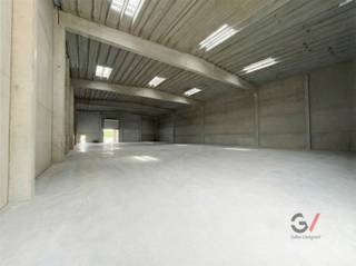 Nieuwbouw magazijnunit van 280 m² met mogelijkheid tot het huren van een bijhorende kantoorruimte en prachtig zicht op de vaart, gelegen op...