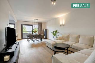 Ce spacieux appartement de 122 m² est situé dans un excellent emplacement à Hasselt, à seulement 5 minutes du centre et avec toutes les commodités...