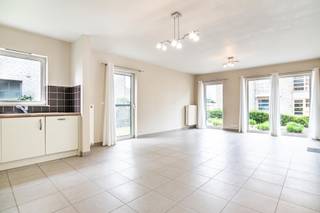 Dit perfect onderhouden gelijkvloers appartement is uitstekend gelegen nabij de dorpskern van Onze-Lieve-Vrouw-Waver, supermarkten, openbaar...