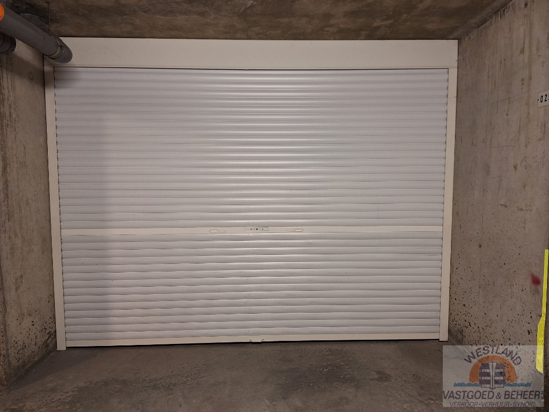 Ruime garage in afgesloten ondergrondse garage - foto 3