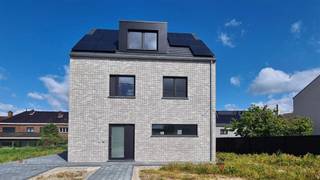 Opportunité unique : Nouvelle construction haut de gamme (4 chambres) à Erps-Kwerps Dans une rue calme du centre du village, nous proposons cette...