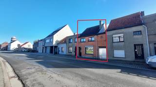 VERLAAGDE PRIJSDeze renovatie woning is gelegen te Bredene Dorpop centrale ligging nabij openbaar vervoer en winkels.Grond oppervlakte van...