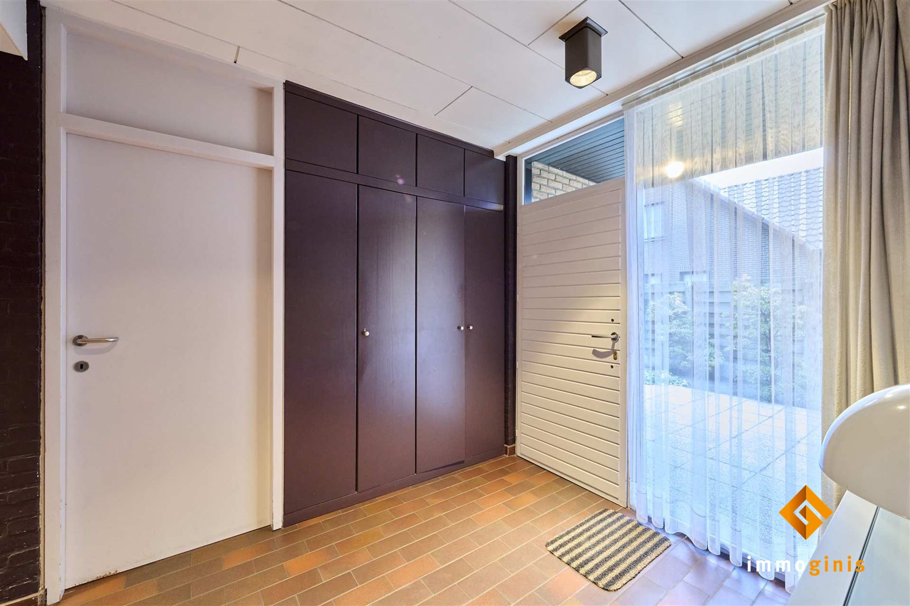 Zéér ruime woning op een mooi perceel van 17a82ca met 5 slaapkamers en uitbreidingsmogelijkheden op de eerste verdieping! - foto 4