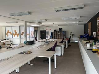 Kantoorruimte met opslag te huur in Boortmeerbeek. Centraal gelegen langs de Leuvensesteenweg, vlakbij de E19 en op korte afstand van...