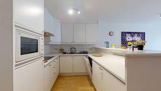 Charmant te renoveren appartement met 2 slaapkamers, ideaal gelegen op wandelafstand van de zeedijk in Heist.<br />Dit lichtrijke appartement biedt een uitstekende opportuniteit voor wie op zoek is naar een tweede verblijf aan zee of een interessante investering. De indeling omvat een gezellige leefruimte, een keuken, twee volwaardige slaapkamers en een badkamer.<br />Een extra troef is de mogelijkheid om een derde kamer te creëren, waardoor het pand perfect kan worden aangepast aan uw wensen of noden.<br />Dankzij de topligging vlak bij de zeedijk, winkels en openbaar vervoer geniet u hier van het beste wat Heist te bieden heeft.<br />Kortom, een appartement met veel potentieel op een uitstekende locatie, klaar om omgevormd te worden tot uw ideale stek aan zee.
