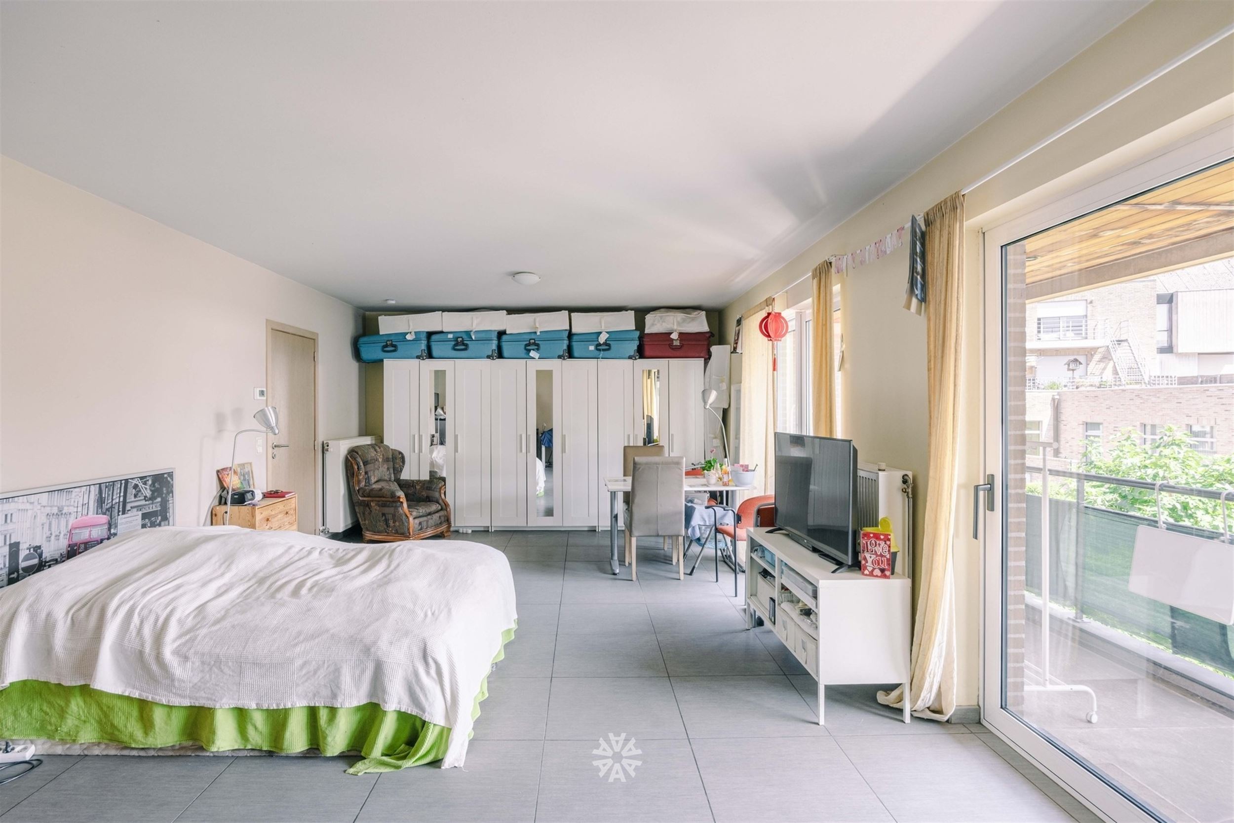 Op te frissen, lichtrijk twee slaapkamer appartement in het centrum van Merelbeke - foto 2