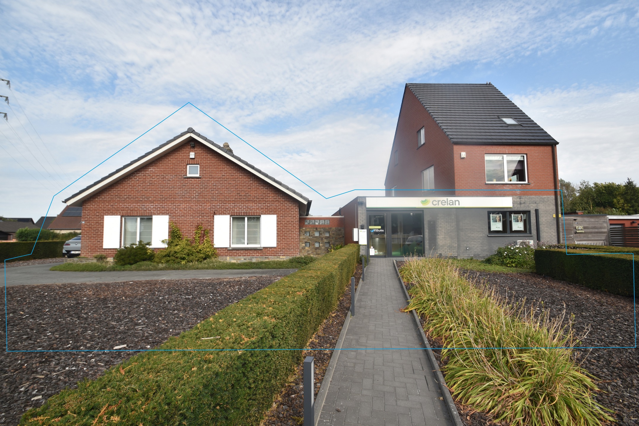 Instapklare villa/bungalow met aansluitend een kantoorruimte/handelsgelijkvloers op ruim perceel van +/- 30 are. Meerdere parkeerplaatsen - foto 3