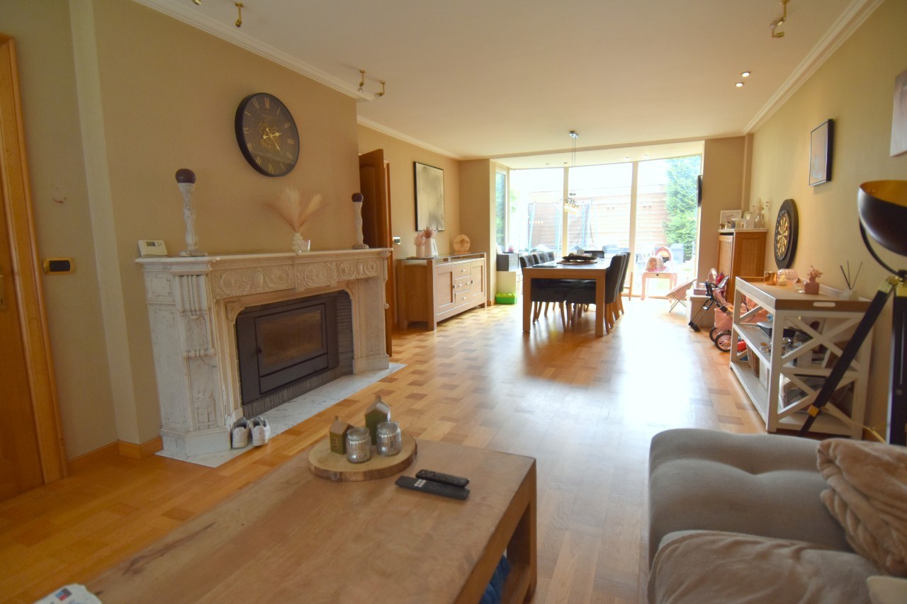 Verzorgde gezinswoning met 3 slaapkamers, tuin en polyvalente/handelsruimte te koop nabij centrum Bissegem - foto 1