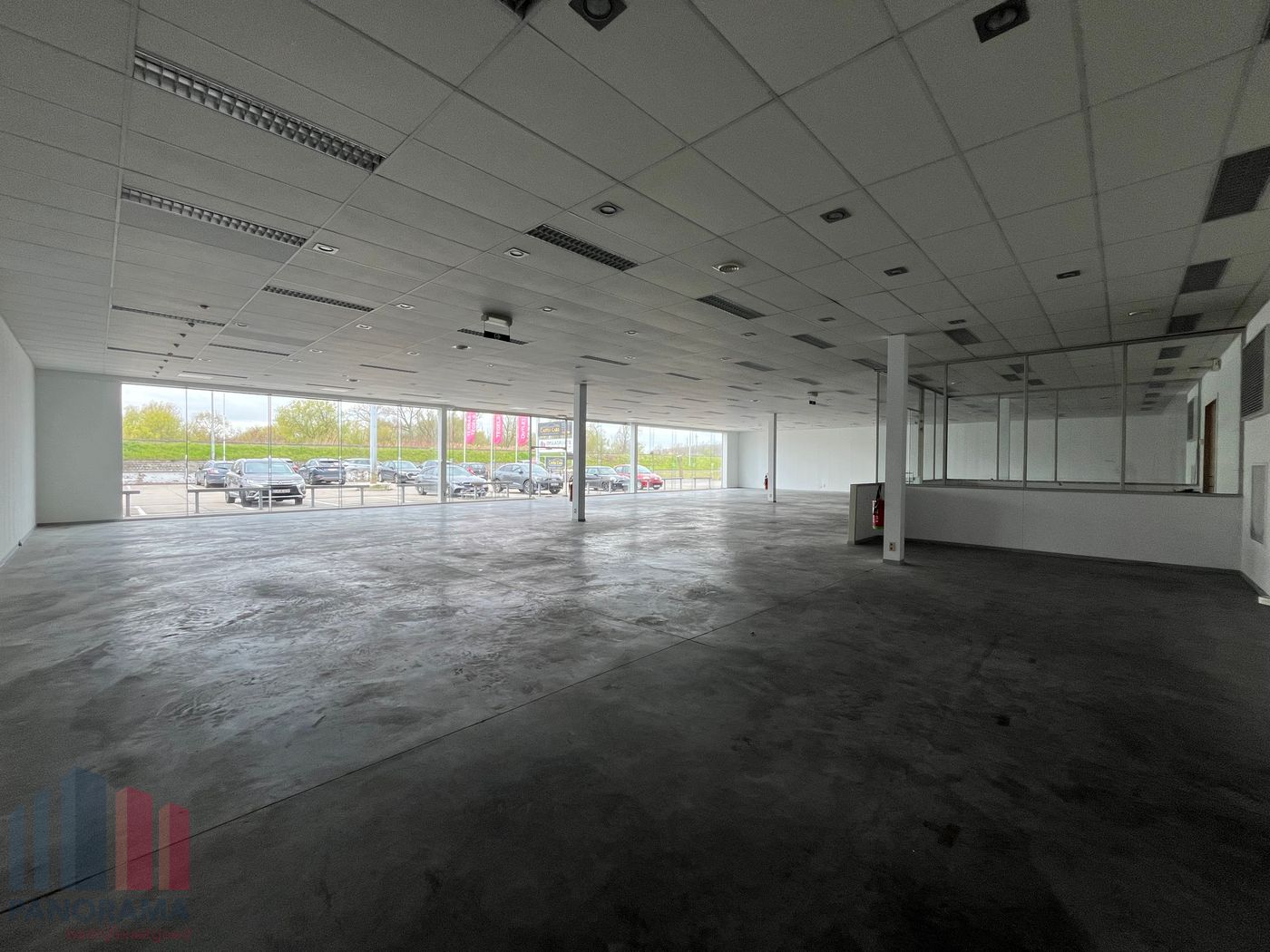 Uitstekend gelegen showroom van 726 m² nabij de E17 - photo 4