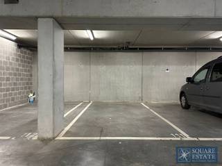 Parkeerplaats te huur in een beveiligd gebouw in het centrum van Strombeek-Bever.Voor meer informatie of een bezichtiging kunt u contact opnemen met...