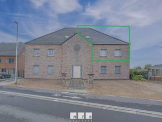 <span><strong>DUPLEX APPARTEMENT MET 2 SLAAPKAMERS, TERRAS & GARAGE GELEGEN TE STOKKEM. <br /><br /></strong><strong>TROEVEN:<br /></strong>- Ruim appartement.<br />- 2 slaapkamers.<br />- Groot terras.<br />- Eigen garage.<br />- Ook ideaal als investering.<br /><strong><br /></strong><strong>VERDIEPING +01 (60,98 m²)<br /></strong>- Inkomhal (4,58 m x 2,29 m = 10,48 m²): tegelvloer.<br />- Woonkamer (4,71 m x 8,45 m = 39,79 m²): doorgang naar terras via schuifraam, tegelvloer.</span><br /><span>- Keuken (2,61 m x 3,76 m = 9,81 m²): volledig geïnstalleerde keuken met onder- en bovenkasten, lades, keramische kookplaat, dampkap, oven, koelkast, tegelvloer.</span><br /><span>- Toilet (1,00 m x 0,90 m = 0,90 m²): zittoilet, lavabo, tegelvloer.</span><br /><br /><span><strong>VERDIEPING</strong> <strong>+02 (33,44 m²)</strong></span><br /><span>- Overloop (1,00 m x 1,00 m = 1,00 m²): tegelvloer.<br />- Badkamer (1,93 m x 3,39 m = 6,54 m²): ingericht met badkamermeubel met dubbele lavabo, onderkast, aparte douche, ligbad, zittoilet, tegelvloer.<br />- Berging/wasplaats (1,93 m x 3,06 m= 5,90 m²): aansluiting wasmachine, tegelvloer.<br />- Slaapkamer 1 (2,90 m x 4,20 m = 12,18 m²): tegelvloer.<br />- Slaapkamer 2 (3,40 m x 2,30 m = 7,82 m²): tegelvloer.<br /></span><br /><span><strong>EXTERIEUR</strong></span><br /><span>- Terras (5,90 m x 8,50 m = 50,15 m²): vaste trap naar achterzijde blok.<strong><br /></strong>- Garage.<br /><br />Bekijkt u deze advertentie via een aanverwante vastgoedsite, surf dan zeker naar onze website <strong>www.N78vastgoed.be</strong> voor een uitgebreide beschrijving en foto's. <strong>Meer info: +32 (0)89 86 18 88 of info@N78vastgoed.be.</strong><br /></span>