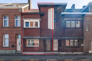 Deze woning biedt een bewoonbare oppervlakte van 136m² op een perceel van 73m² en beschikt over een centrale inkomhal, leefruimte, ingerichte...