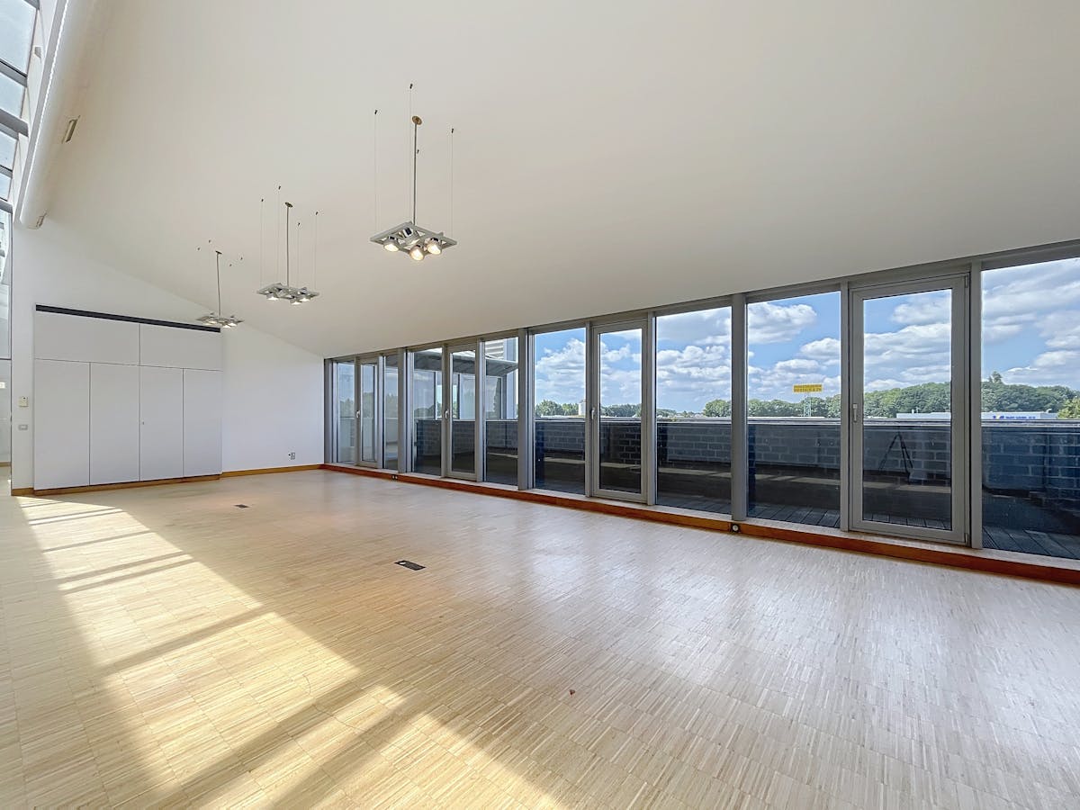 Bureau lumineux (355 m²) à louer à Lokeren - photo 1