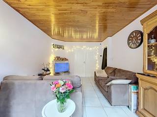 LIGGING: Dit appartement is zeer centraal gelegen. De markt en de winkelstraat van Eeklo is op wandel/fietsafstand. Ook de invalswegen zoals bv...