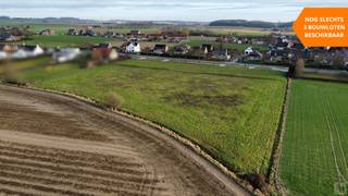 Reeds 1 van de 4 bouwloten verkocht !!Kooigem, een landelijke deelgemeente van Kortrijk waar deze bouwpercelen zich bevinden. De verkaveling is zeer...