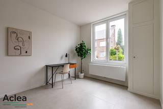 Deze gerenoveerde woning ligt aan de rand van het centrum in Eeklo in een straat waar vrij kan geparkeerd worden. Deze instapklare woning is...