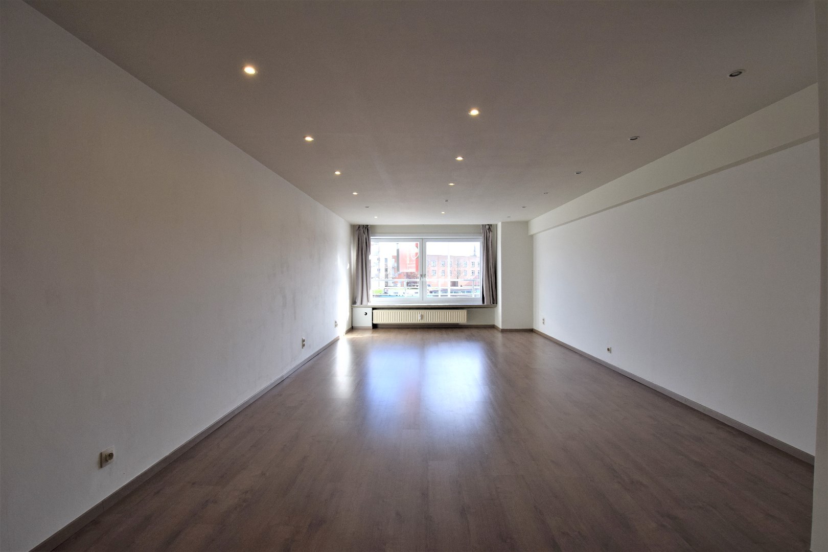 Twee slaapkamer appartement met dubbele autostaanplaats - foto 2